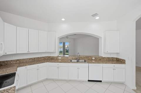 381 NW Sheffield Circle, Port St. Lucie FL - photo 13 of 43