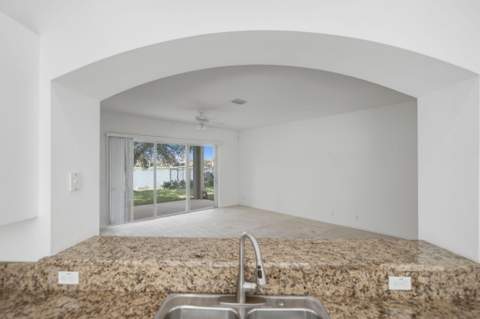 381 NW Sheffield Circle, Port St. Lucie FL - photo 15 of 43