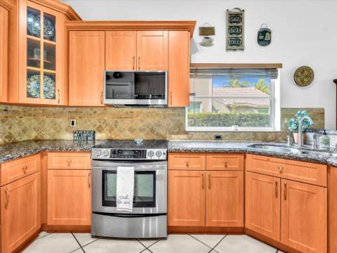 420 NW 188th Terrace, Pembroke Pines FL - photo 13 of 52