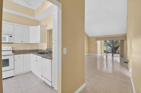 10884 Lake Front Place, Boca Raton FL - photo 15 of 78