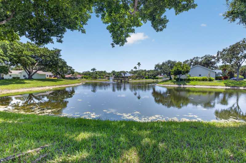 2 bedroom Villa at 10884 Lake Front Place, Waterberry Villas, Boca Raton — photo 1