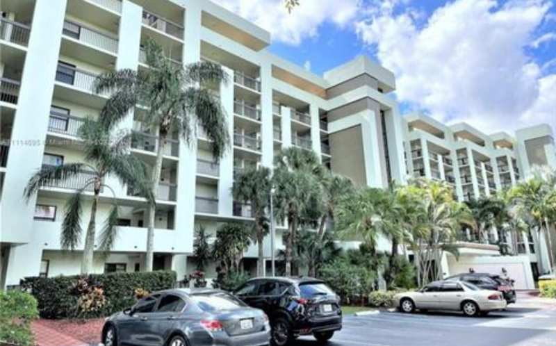 2 bedroom Condominium at 7050 NW 44th Street #403, Horizons Of Inverrary Condo, Lauderhill — photo 1