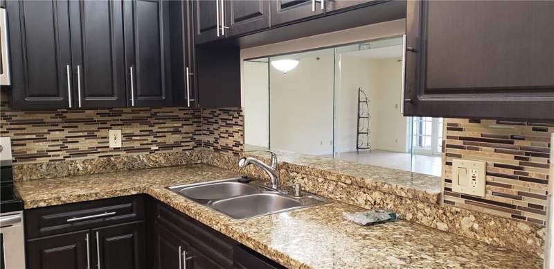 2 bedroom Condominium at 7050 NW 44th Street #403, Horizons Of Inverrary Condo, Lauderhill — photo 3