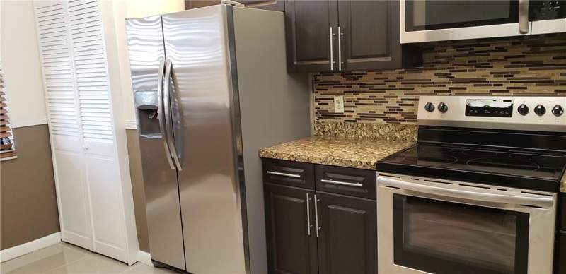 2 bedroom Condominium at 7050 NW 44th Street #403, Horizons Of Inverrary Condo, Lauderhill — photo 4