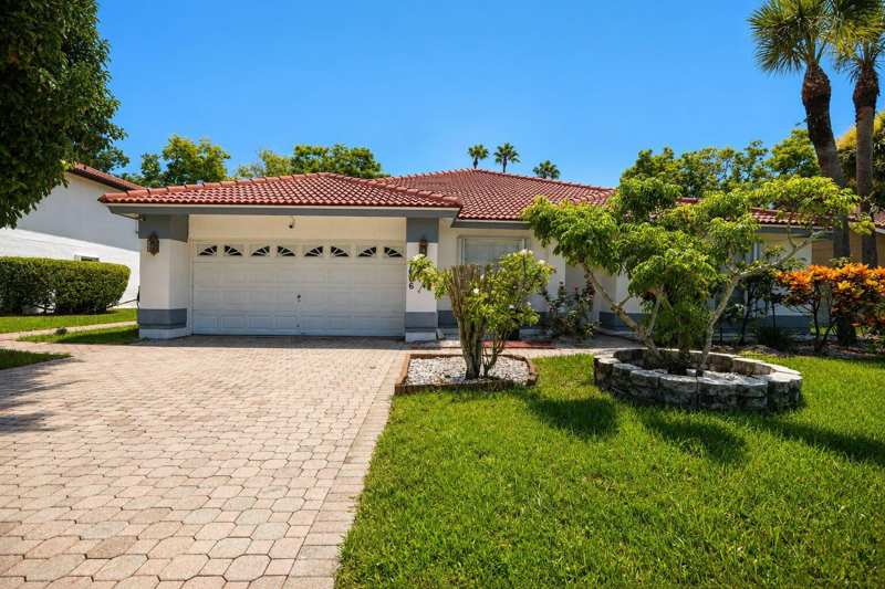 3 bedroom Single Family Residence at 7606 Briar Cliff Circle, Lake Charleston 2, Lake Worth — photo 1