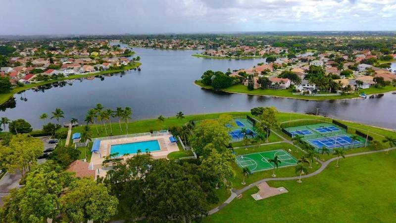 3 bedroom Single Family Residence at 7606 Briar Cliff Circle, Lake Charleston 2, Lake Worth — photo 5