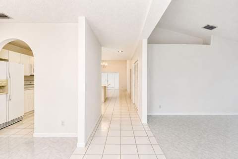 7606 Briar Cliff Circle, Lake Worth FL - photo 7 of 28
