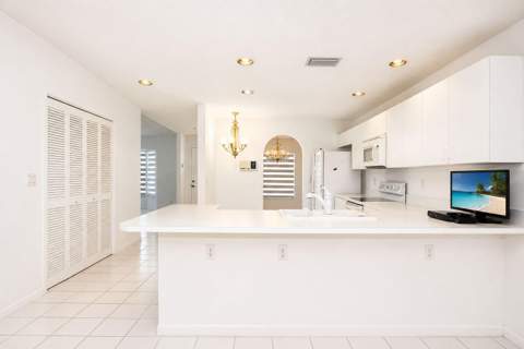 7606 Briar Cliff Circle, Lake Worth FL - photo 9 of 28