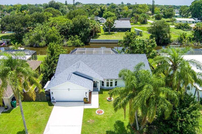 3 bedroom Single Family Residence at 320 NE Surfside Avenue, Port St Lucie Section 26, Port St. Lucie — photo 4