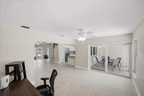 320 NE Surfside Avenue, Port St. Lucie FL - photo 8 of 30