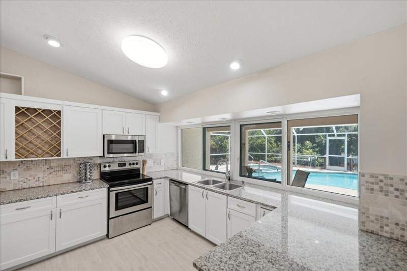 3 bedroom Single Family Residence at 320 NE Surfside Avenue, Port St Lucie Section 26, Port St. Lucie — photo 5