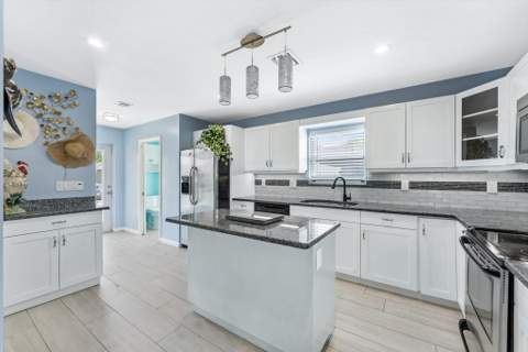 708 HILLCREST Boulevard, West Palm Beach FL - photo 10 of 31