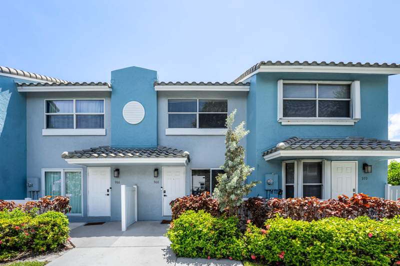 2 bedroom Townhouse at 968 Jeffery Street, Boca Quay, Boca Raton — photo 2
