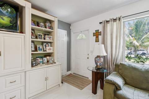 414 W Branch Street, Lantana FL - photo 9 of 39