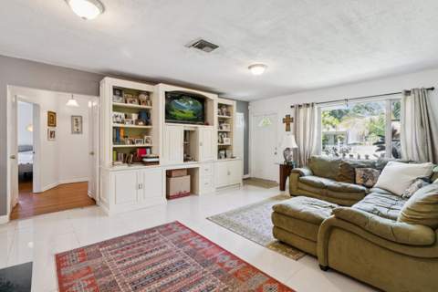 414 W Branch Street, Lantana FL - photo 10 of 39