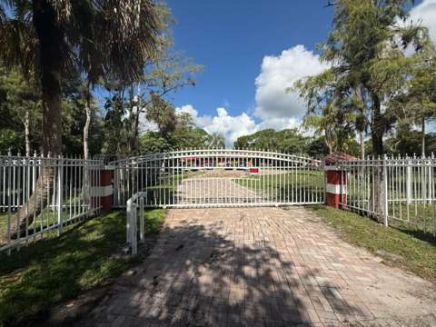 5800 Pinetree Road, pool for sale in Parkland