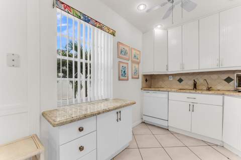 572 Flanders L #572, Delray Beach FL - photo 7 of 45