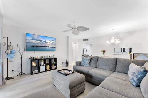 5280 Las Verdes Circle #124, Delray Beach FL - photo 7 of 17