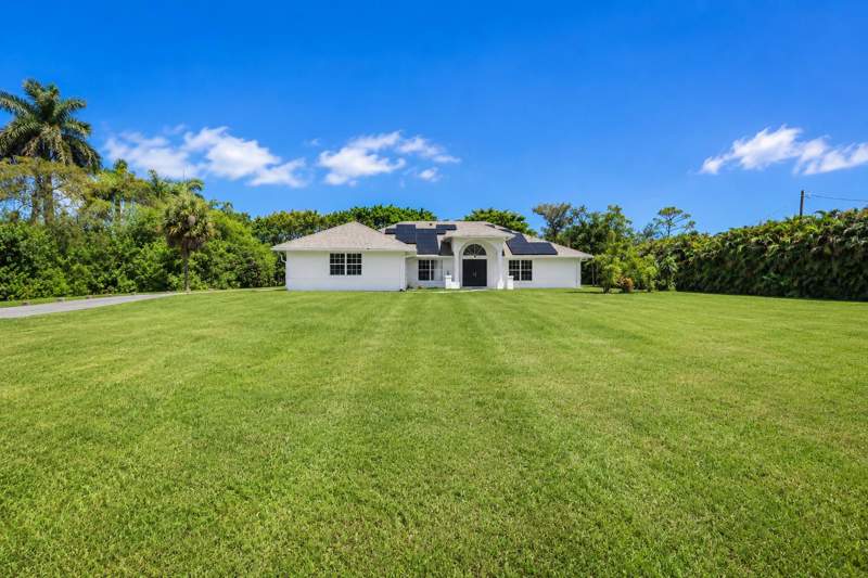5 bedroom Single Family Residence at 16613 61st Place, 36-42-40~ S 242.9 Ft Of N 4502.2, Loxahatchee — photo 1