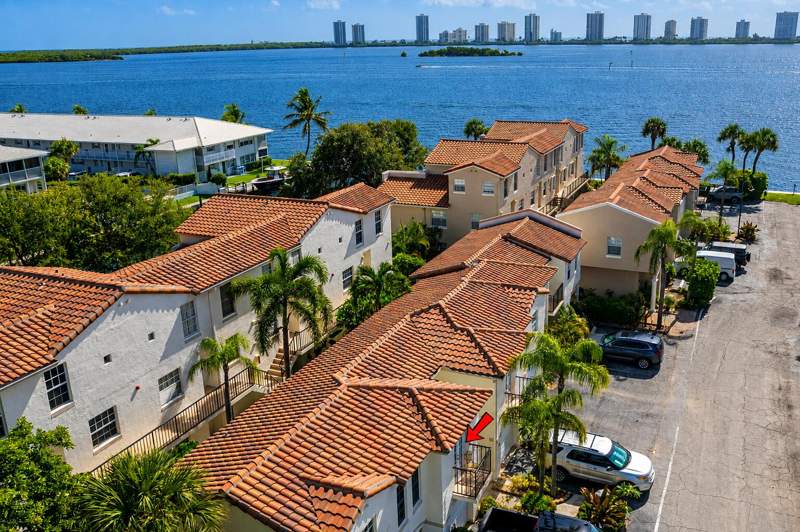 1 bedroom Condominium at 1145 Lake Shore Drive #206, Bay Reach Condo, Lake Park — photo 4