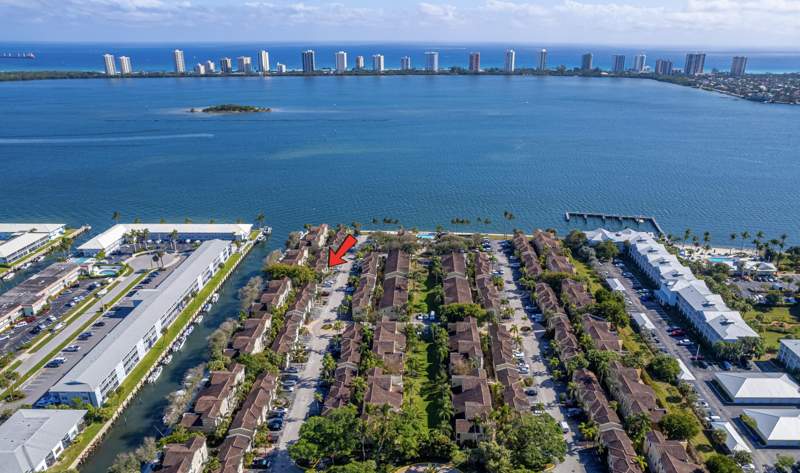 1 bedroom Condominium at 1145 Lake Shore Drive #206, Bay Reach Condo, Lake Park — photo 3