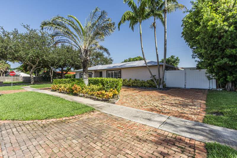 3 bedroom Single Family Residence at 1 Tam O Shanter Lane, University Park Country Club Estates, Boca Raton — photo 3