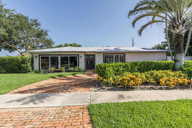 3 bedroom Single Family Residence at 1 Tam O Shanter Lane, University Park Country Club Estates, Boca Raton — photo 1
