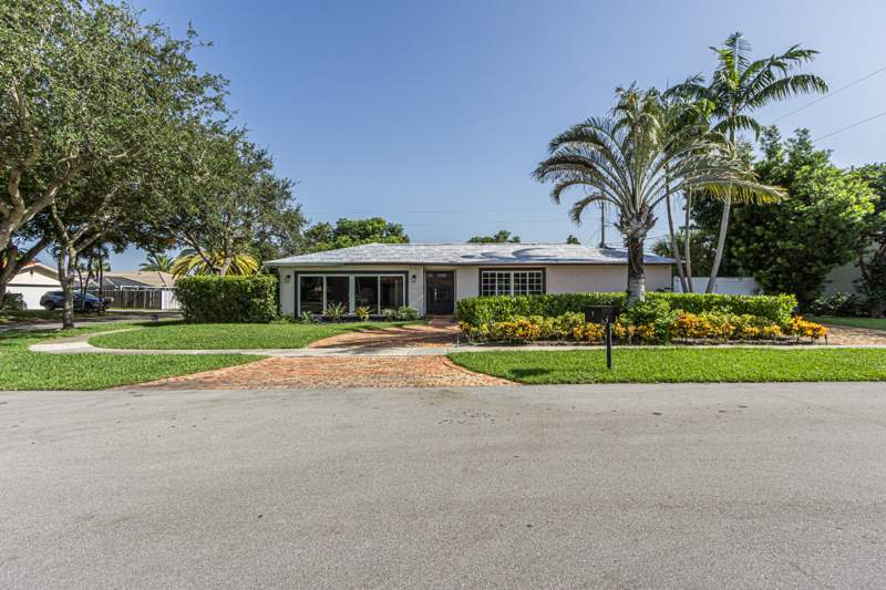 3 bedroom Single Family Residence at 1 Tam O Shanter Lane, University Park Country Club Estates, Boca Raton — photo 2