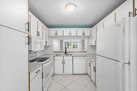 10837 W Clairmont Circle #208, Tamarac FL - photo 6 of 20
