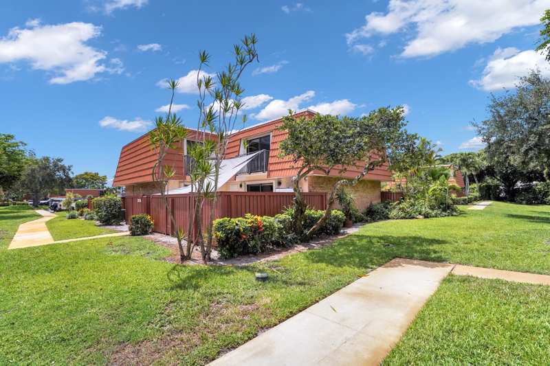 2 bedroom Townhouse at 2938 SW 12th Street, Waterford Courtyards Addition, Deerfield Beach — photo 1