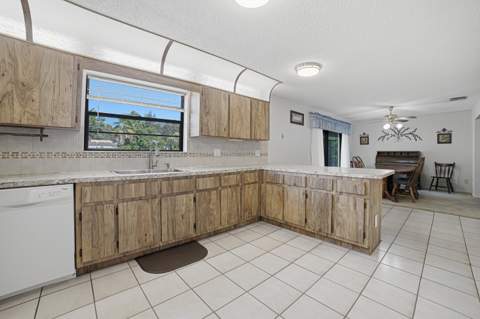 4340 SW 74th Avenue, Davie FL - photo 8 of 34