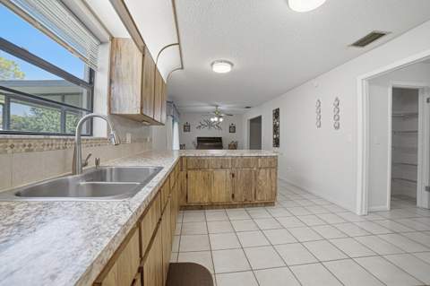 4340 SW 74th Avenue, Davie FL - photo 11 of 34