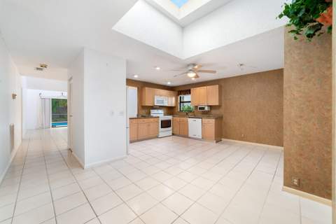 302 Deer Creek Wildwood Lane, Deerfield Beach FL - photo 7 of 36