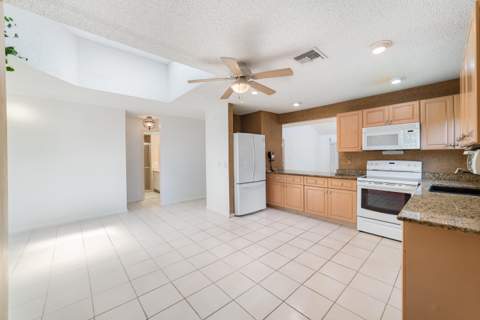 302 Deer Creek Wildwood Lane, Deerfield Beach FL - photo 8 of 36
