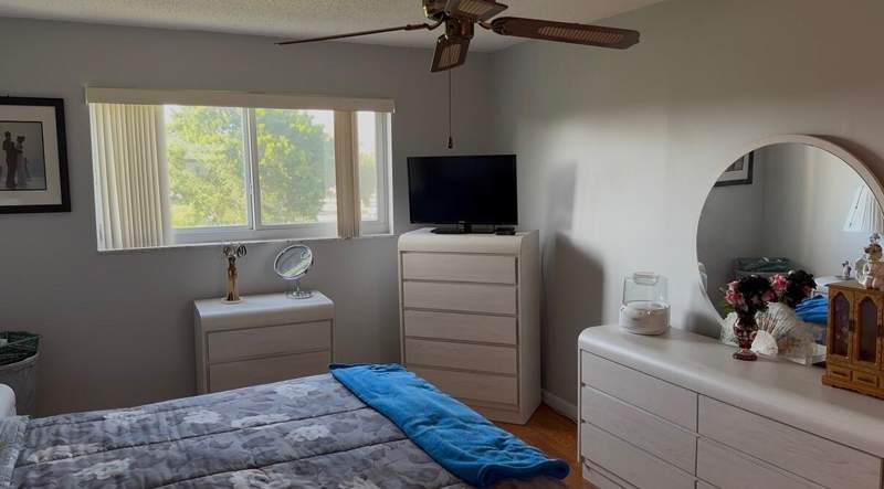 1 bedroom Condominium at 725 Lori Drive #313, Lakeside Village Condo 10, Palm Springs — photo 5