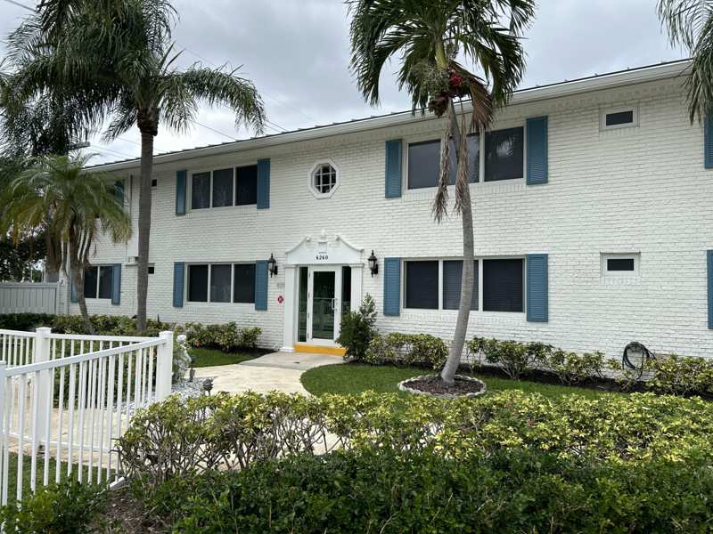 2 bedroom Stock Cooperative at 6260 NE 18th Avenue #831, Georgian Court Apts North Co-Op, Fort Lauderdale — photo 1