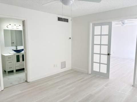 635 Executive Center Drive #M-207, West Palm Beach FL - photo 19 of 26