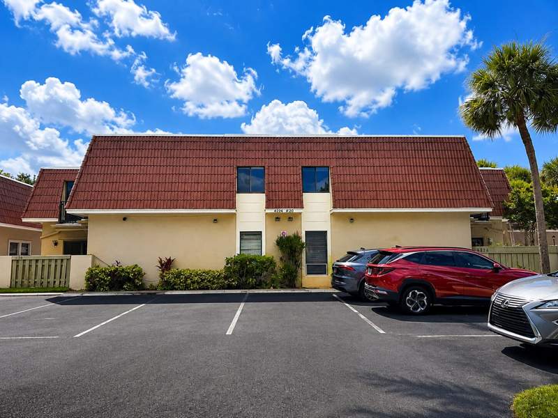 3 bedroom Townhouse at 4226 NW 114th Terrace #26, Woodlake Village Townhomes Condo, Coral Springs — photo 3