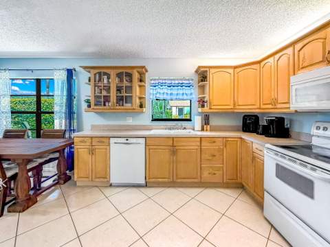 39 Vía De Casas Norte, Boynton Beach FL - photo 10 of 43
