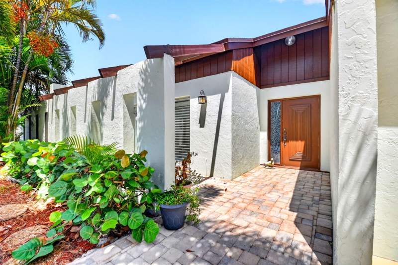 2 bedroom Villa at 6747 Starkeys Place, Poinciana Place Ph Ii-A, Lake Worth — photo 4