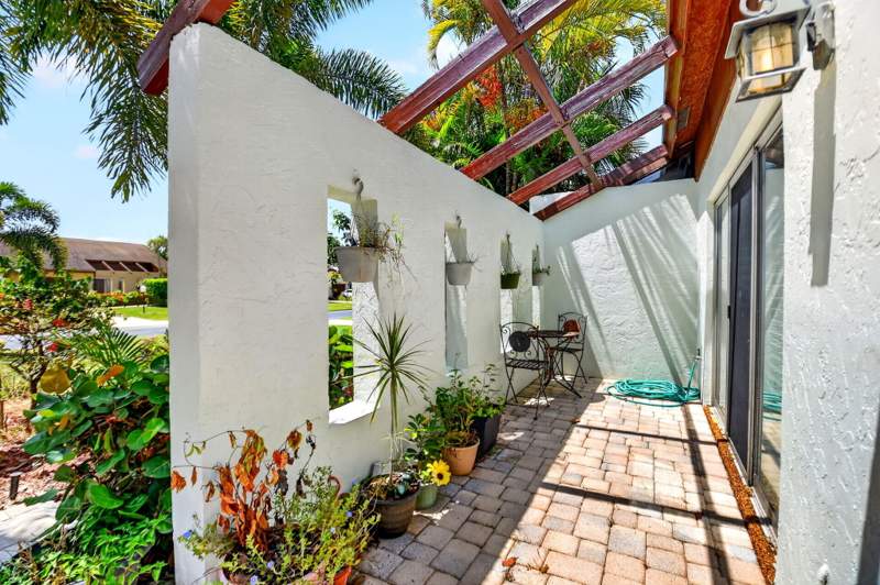 2 bedroom Villa at 6747 Starkeys Place, Poinciana Place Ph Ii-A, Lake Worth — photo 5
