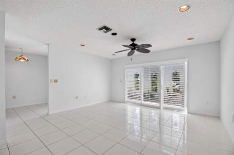 6747 Starkeys Place, Lake Worth FL - photo 9 of 110