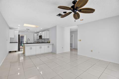 6747 Starkeys Place, Lake Worth FL - photo 8 of 110