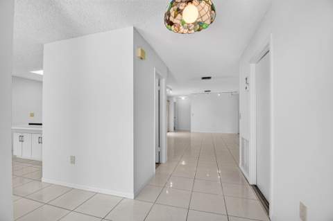 6747 Starkeys Place, Lake Worth FL - photo 10 of 110