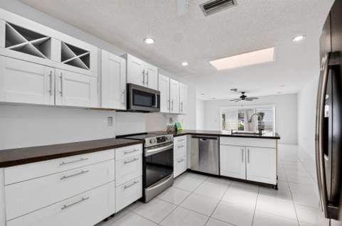 6747 Starkeys Place, Lake Worth FL - photo 15 of 110