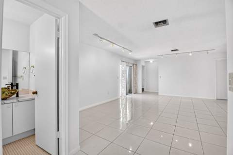 6747 Starkeys Place, Lake Worth FL - photo 20 of 110