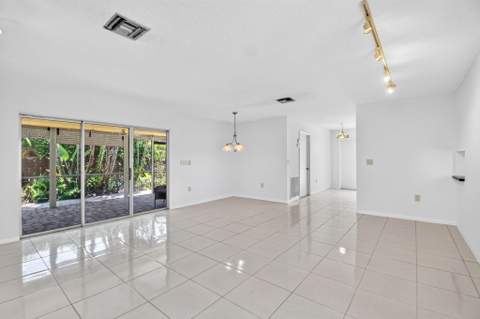 6747 Starkeys Place, Lake Worth FL - photo 23 of 110