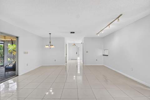6747 Starkeys Place, Lake Worth FL - photo 24 of 110