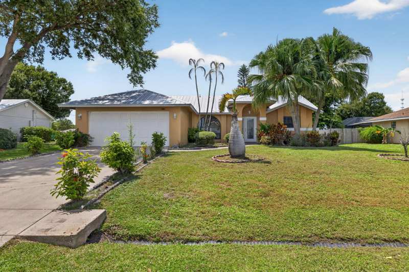 3 bedroom Single Family Residence at 2252 SE McMaster Street, Port St Lucie Section 30, Port St. Lucie — photo 1