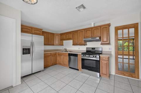 2252 SE McMaster Street, Port St. Lucie FL - photo 9 of 61